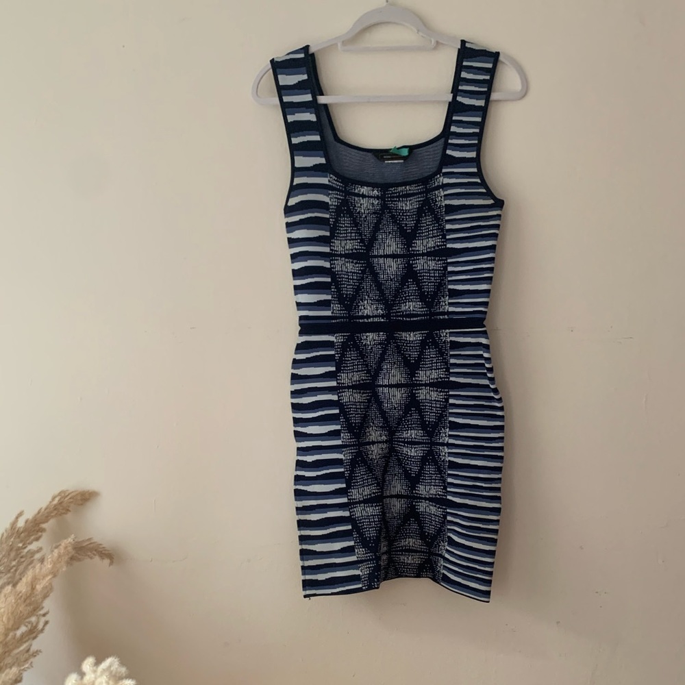 BCBG BODYCON GEOMETRIC DRESS